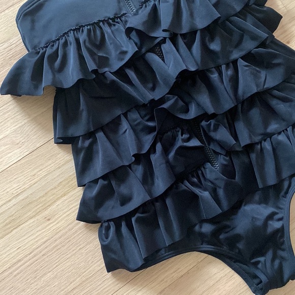 NWOT Billabong Runway Ruffle One Piece Swimsuit - Picture 2 of 4